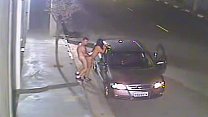 Novinha dando no sexo com pegada na rua ao namorado