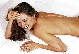 lavinia vlasak nua se exibindo pelada