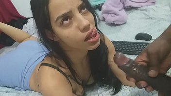 Porno com bebada boqueteira engolindo porra