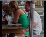 Sexo em publico comendo a loirinha no barzinho