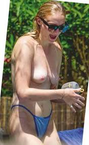 sophie turner nua topless pelada