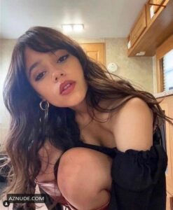 jenna ortega nua tesuda pelada